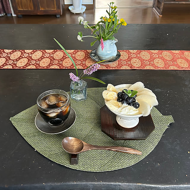 My Desk,漆塗りの茶托,高岡銅器茶托,一輪挿し,半端帯テーブルセンター,ダイソーのランチョンマットリーフ型,コタツテーブル,ダイニングテーブル,わたしのおやつ時間,素敵な出会いに感謝♡,花のある暮らし,RCの出会いに感謝♡,癒し◡̈❁*,グリーン,フラワーベース ritsukoの部屋