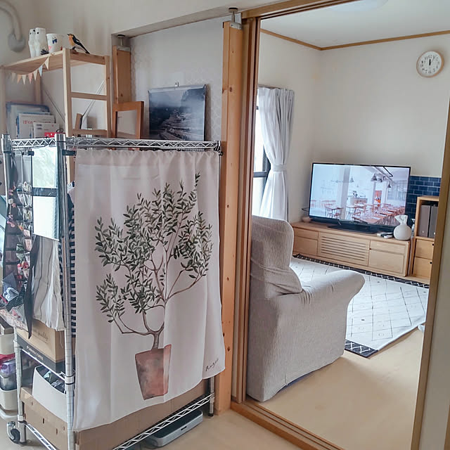 On Walls,カフェ風インテリア,雑貨,メタルラック,メタルラック収納,タペストリー,タペストリーツリー,オリーブ柄,オリーブ,北欧,賃貸,賃貸でも諦めない！,ナチュラルキッチン,無印良品,百均,ナチュラル,シンプリストになりたい,無印良品の家っぽくしたい,家具の入れ替え,のれん,目隠しカーテン,ワードローブ,洋服掛け,こどもと暮らす。,子供のいる暮らし,100均 tokiwaの部屋