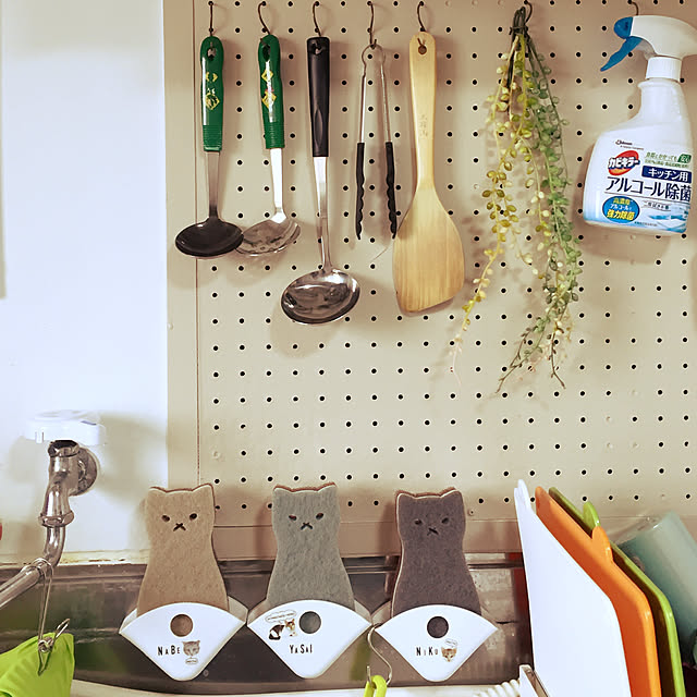 Kitchen,3COINS,3coins ねこスポンジ,ナチュラルも男前も好き♡,カフェ風キッチン,食器洗いも楽しくなりそう♡,食器洗いスポンジホルダー,食器洗いスポンジ,スポンジ,ワクワクをありがとー♪,キッチン雑貨,団地,猫が好き,猫グッズ,猫グッズが増えていく,有孔ボードキッチン,有孔ボード 38の部屋
