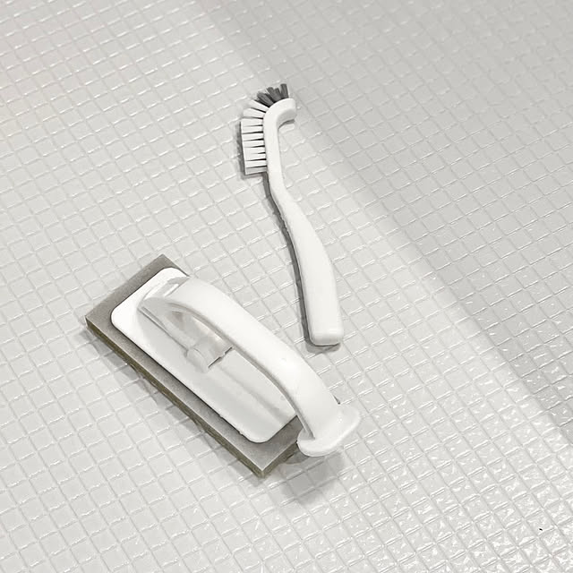 Bathroom,カインズ,この春、買ってよかったもの,モノトーン,マグネット収納,ほっからり床,お風呂掃除グッズ,磁石で貼り付く床洗いブラシスポンジ,磁石で貼り付くスミ・ミゾ洗いブラシ Yuuuuuの部屋