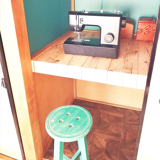 My Desk,押入れ収納,築40年以上,実家で一人暮らし,ひとり暮らし,押入れDIY,押入れ作業台,壁紙屋本舗,壁紙,BloomBroome,SINGERミシン maiの部屋