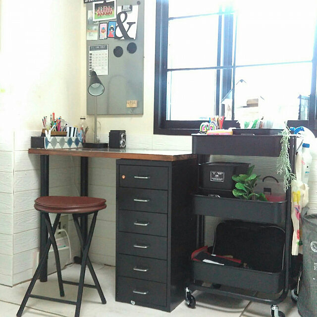 My Desk,勉強机DIY ,IKEA,IKEAワゴン,アトリエスペース,お絵描きセット,クッションパネル,窓枠リメイク,クッションフロア,山善 yuuの部屋