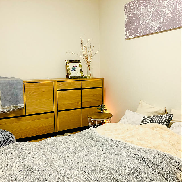 Bedroom,ホワイトオーク,キャビネット,ブランケット,ベッドルーム,寝室,ふとん派,ベッドなし,洋室に布団,ローベッド風,六畳,北欧,フローリングに布団,大東建託,2LDK,賃貸,ニットブランケット,ファブリックパネル,チェスト Kotonohaの部屋