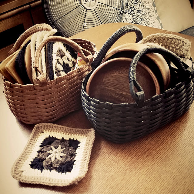My Desk,ハンドメイド,賃貸でも楽しく♪,賃貸でも諦めない！,賃貸,かぎ針編み,プチプラ,賃貸アパート,賃貸インテリア,モチーフ編み,ダイソー,クラフトバンド,クラフトかご,アカシア食器 kakinotaneの部屋