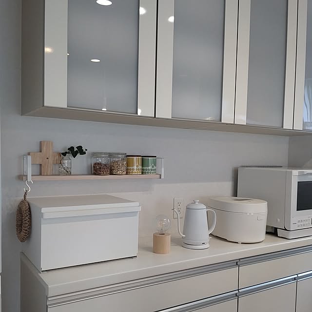 Kitchen,ホワイトインテリア,ブレッドケース,タワー tower,暮らしを楽しむ,すっきり暮らす,心地よい暮らし,キッチン雑貨,キッチンアイテム,炊飯器,アイリスオーヤマ,アイリスオーヤマ炊飯器,電気ケトル,ラブリコ,ラブリコ棚,スンヌンタイ,スンヌンタイ マグカップ,ホワイト,ホワイトキッチン,白が好き,白 tan5の部屋