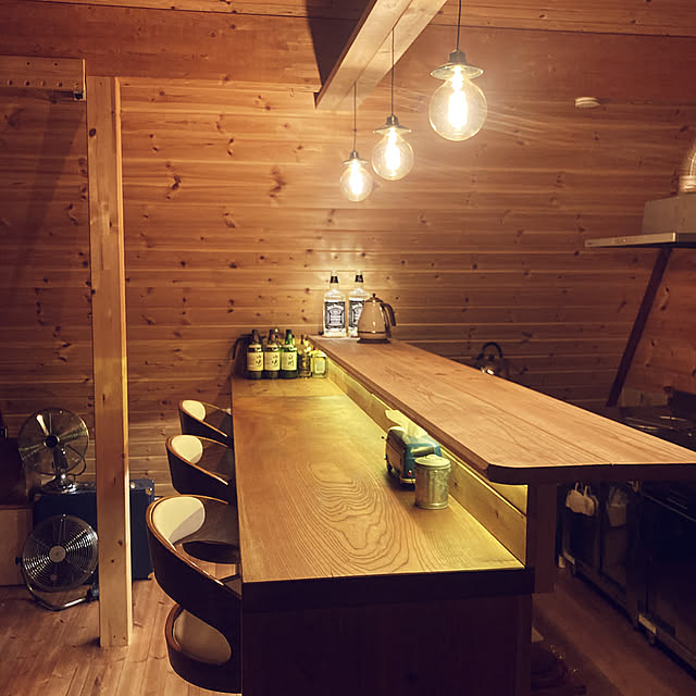 DIY,カウンターキッチン,カフェ風,酒瓶,バーカウンター,木材,ログハウス,カフェ風インテリア,照明,セルフビルド,カウンター,テープライト,ランプ,エジソンランプ,Kitchen kkanohhhhの部屋