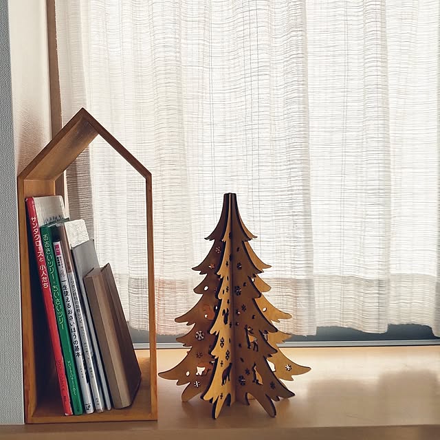 Lounge,捨て活,RoomClipショッピング,おうち見直し企画,DIY,絵本,オープン収納,ニス塗り,絵本棚,絵本収納,こどもと暮らす,子供３人,壁リメイク,イベント参加,すっきり暮らす,セルフリメイク,増田桐箱店,クリスマスツリー,トナカイ,オブジェ,サンタクロース,雪だるま,アクセサリースタンド,オーナメント haniwaの部屋
