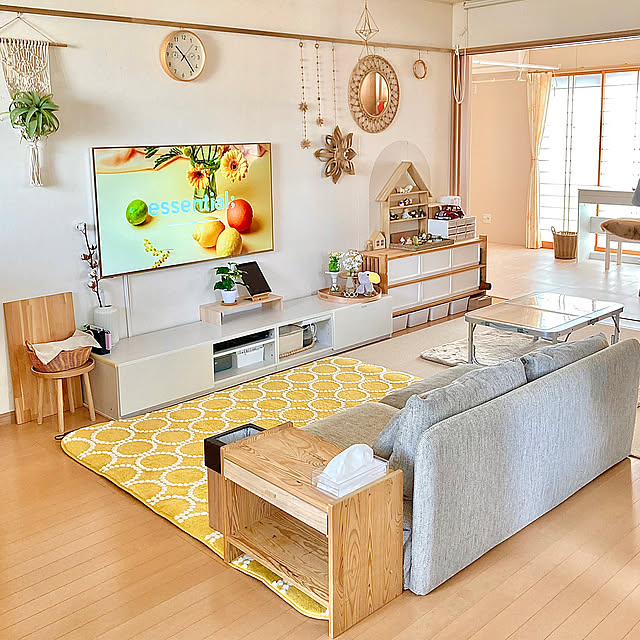 折りたたみテーブル,ラタンミラー,カードゲーム,ボードゲーム,リビング,時計,ダイソー,ナチュラル,木製,IKEA,ソファ,ラグ,黄色,ハンドメイド,タペストリー,テレビボード,ウォールデコ,3COINS,フェイクグリーン,タンバリン柄,しまむら,Daiso,Overview merutoの部屋