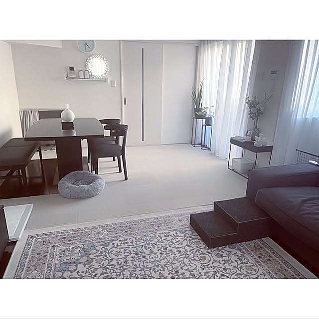 縦長のお部屋レイアウト,すっきり暮らす,生活感をなくしたい,simple,シンプルモノトーン,白黒,シンプルが好き,モノトーンインテリア,片付けやすい,モノトーン,わんこと暮らす家,すっきり暮らしたい,心地よい暮らし,シンプルモダン,シンプルインテリア,グレーインテリア,快適な暮らし,海外風インテリア,ミニマリスト,グレーも好き,モダンインテリアに憧れる,ホテルライク,シンプル,Lounge _rm_の部屋