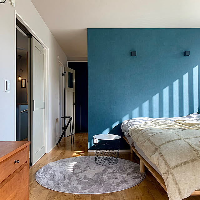 Bedroom,LIXILドア,北欧くらしの道具店,布団カバー,アクセントクロス,寝室,フルフ円形ラグ150cm,円形ラグ,日の光 Chikaの部屋