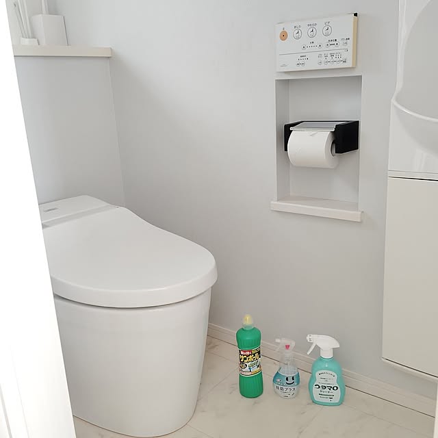 Bathroom,トイレ,シンプル,モノトーン,ホワイトインテリア,ホワイト,大掃除,掃除,TOTO,物を置かない,トイレのインテリア,シンプルインテリア,トイレ掃除,トイレニッチ,すっきり暮らす,シンプルな暮らし,グレー壁紙,サンポール,TOTOトイレ,まめピカ,ウタマロクリーナー,モノトーントイレ,ウタマロ SSSSSの部屋