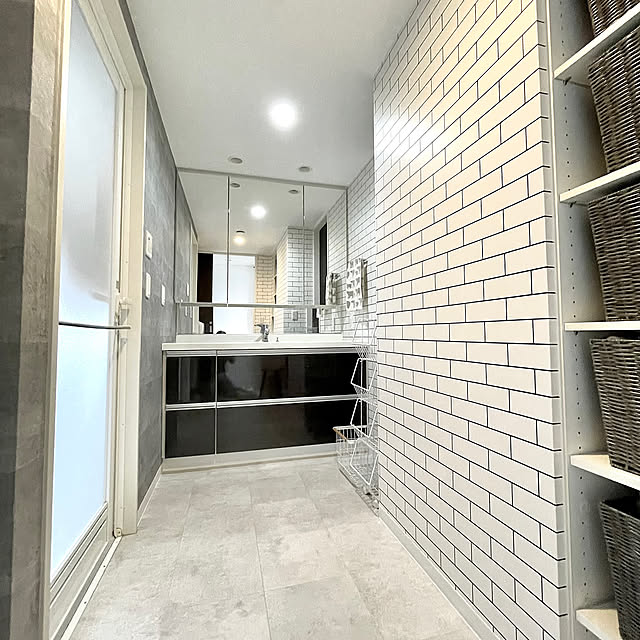 Bathroom,洗面脱衣所,カゴ収納,Standard Products,グレーインテリア,セメント　クロス,サブウェイタイル風壁紙,アクセントクロス,いいね！コメント！うれしいです♥,マンション暮らし,RoomClipの出逢いに感謝♡ manchanの部屋