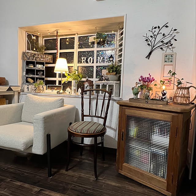 イギリスアンティーク,アンティーク家具,ヴィンテージ家具,くつろぎ時間,カフェ風インテリア,ディスプレイ,ものづくりが好き,おうち時間を楽しむ,カフェ風,ていねいな暮らし,好きな時間,おうちカフェ,わが家の明かり,観葉植物のある暮らし,Lounge mymiの部屋