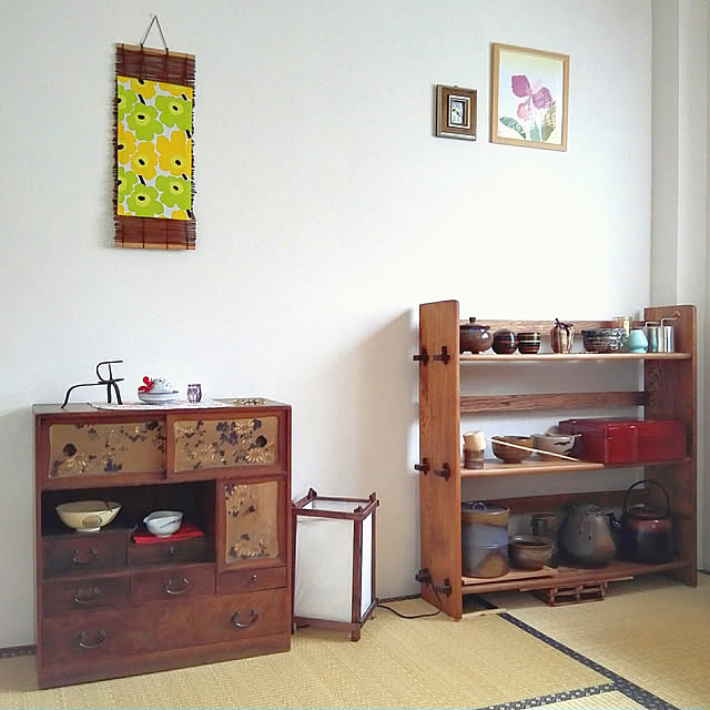 Bedroom,畳の部屋,一人暮らし,人生はアート,賃貸アパート,レトロアパートメント,人生は一生学び,和室,江戸時代の手燭台,明治時代の茶箪笥,ルンムちゃん♡,reeちゃん♡,chishaちゃん♡,michaちゃん♡,ミニウニッコのお軸,マリメッコ faunの部屋