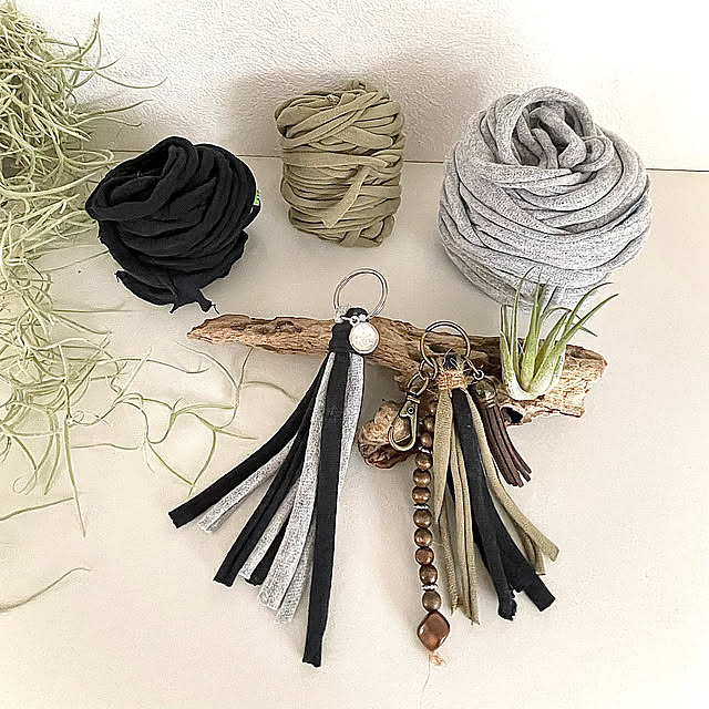ハンドメイド,簡単手作り,簡単リメイク,タッセル手作り,小物雑貨,手作り雑貨,ゴミを減らす,Tシャツ再利用,Tシャツヤーン,捨てるものをリメイク,SDGs,My Shelf adamoの部屋
