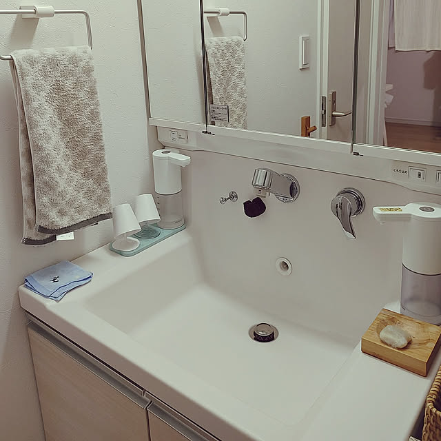 Bathroom,シンプルライフ,シンプルインテリア,ナチュラルインテリア,ソープディスペンサー 電動,オートソープディスペンサー,タオル,スポンジ,猫スポンジ,ベルメゾン,Oh!!マウスウォッシュカップ fumiの部屋