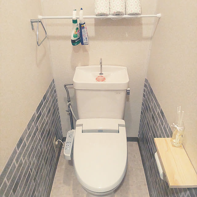 Bathroom,一人暮らし,1K,トイレ,リメイクシート　レンガ風,リメイクシート,つっぱり棒 decodeCoc0の部屋