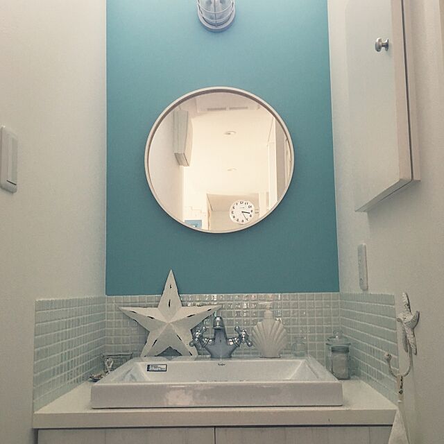 Bathroom,マリンライト,キラキラタイル,IKEAの鏡,水色の壁紙,白,シェル,ガラス,星 nao70の部屋