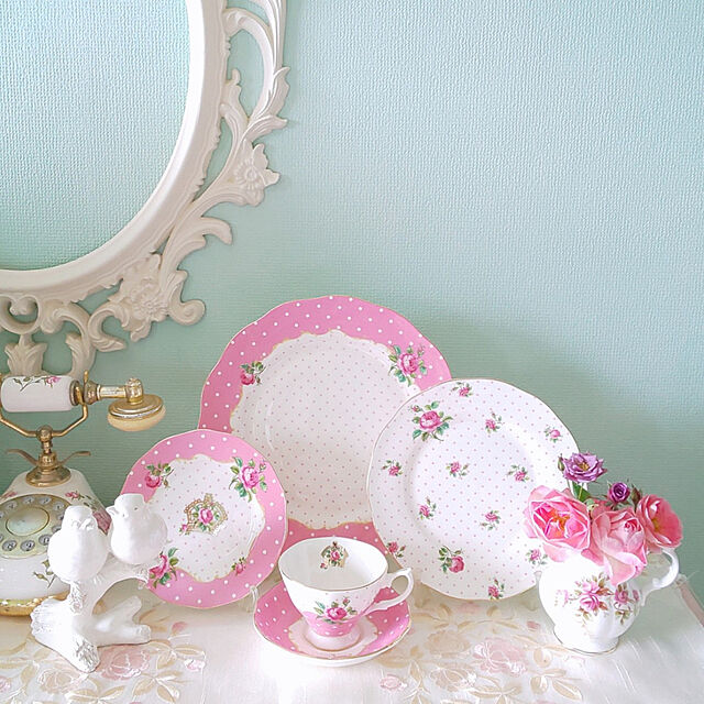 My Shelf,ロイヤルアルバート,チーキーピンク,ミントグリーンの壁,ピンクが好き♡,Happy Birthday,お皿ディスプレイ twinkle-butterfly38の部屋