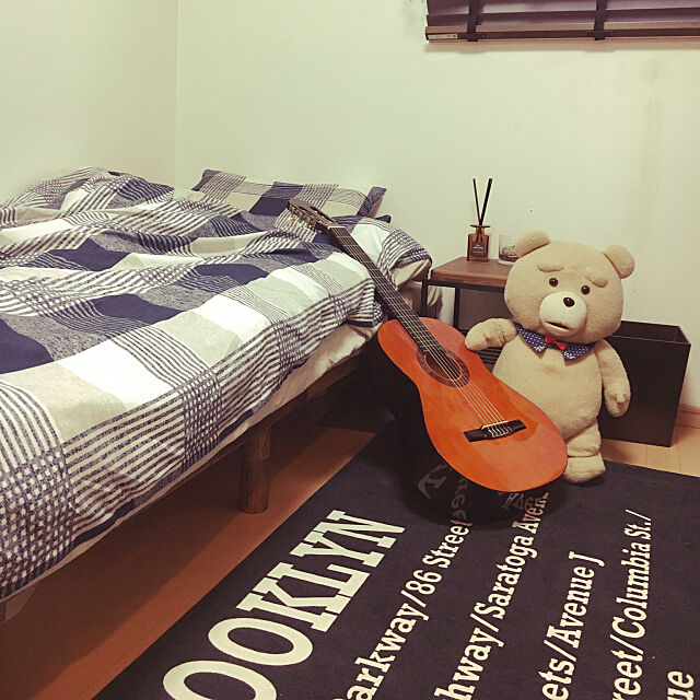 Bedroom,テッド,ギター,ニトリベットカバー,ニトリのラグ,ベット,男前,ニトリ,100均 cocoの部屋