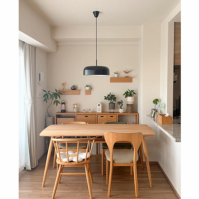 Overview,スタッキングシェルフ,無印良品スタッキングシェルフ,無印良品,無印良品 壁に付けられる家具,飾り棚,照明,ナチュラルインテリア,北欧インテリア,北欧ナチュラル,余白のある暮らし,おうちをキレイに保つ習慣,モモナチュラルダイニングテーブルチェア,整えすぎない心地よさ,北欧,ナチュラルモダン,ジャパンディ,和モダンミックス,ダイニングテーブル Anthuriumの部屋