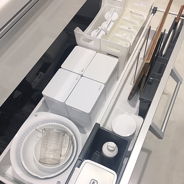 Kitchen,ファイルボックス収納,ファイルボックス,洗面下収納,ダストボックス,ニトリのダストボックス,ニトリ,収納,シンク下引き出し,シンク下収納,ホワイトインテリア,ミニマル,ミニマルライフ,ホワイト,シンプル,モノトーン,モノトーンインテリア,cando,白黒,キッチン収納,かご収納 mari.s.homeの部屋