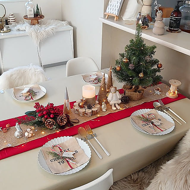 My Desk,クリスマス,北欧,クリスマスディスプレイ,ニトリ,クリスマス雑貨,おうち時間,IKEA,こどもと暮らす。,H&M HOME,ダイニング,ダイニングテーブル,コメントお気遣いなくです❤︎,海外インテリアに憧れる,ミニツリー,グレージュ,キッチンカウンター,テーブルクロス,壁紙屋本舗,皆さんとの出逢いに感謝♡,クリスマスリース,のり付き壁紙,キャンディケイン mri96の部屋