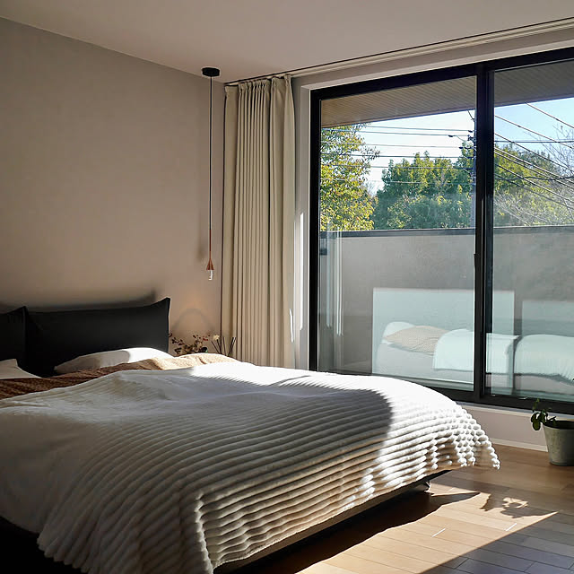 Bedroom,ブランケット,寝室インテリア,買ってよかったもの,観葉植物,カーテン,間接照明,癒し,窓辺,シンプルモダン,北欧インテリア,癒しスペース,住友林業,住友林業の家 Norikaの部屋