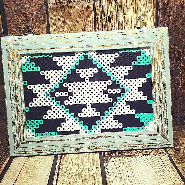 On Walls,10分でできる,ウッドフェイク柄,ハンドメイド,100均,リメイク,ダイソー,オルテガ柄,ロンハーマン,アクセサリー収納,壁掛け,アイロンビーズ,フォトフレーム,フォトフレームリメイク RASTABABYの部屋