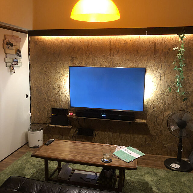 2x4,ラブリコでDIY,OSB合板,IKEA 照明,壁掛けTV,団地,築40年以上,DIY,Lounge rfx_8250の部屋