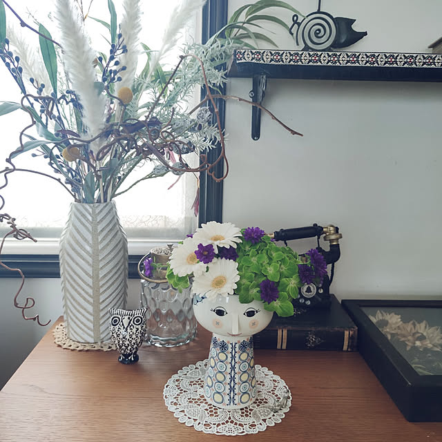 My Shelf,RoomClipショッピング,植物が好き,生花,紫陽花,生花のある暮らし,NO GREEN NO LIFE,造花　東京堂,ビヨンヴィンブラッド,北欧雑貨,アスター,ガーベラ,ブック型ボックス,Salut！　雑貨,間接照明好き,チロリアンテープ,キャットウォーク兼飾り棚,DIY棚,アイアン好き,豚さん大好き,キウイの蔓,フラワーベース,陶器　花瓶,東京堂さん,レースドイリー,好きなものに囲まれて暮らす hiro3の部屋
