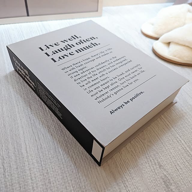 Lounge,無印良品,使い方いろいろ,生成りコットンパフ,ダイソー,ダイソー ペーパーボックス,フェイクブック,ブック型収納,インテリア,ワンルーム,一人暮らし,1人暮らし,セリア,1K,レオパレス,1R,ひとり暮らし,賃貸インテリア,プチプラインテリア,1K 1人暮らし,賃貸でも諦めない!,ひとり暮らしのインテリア,一人暮らしインテリア,レオパレス21,ひとり暮らしインテリア,レオパレスでも諦めない,レオパレスだからできる事,レオパレスインテリア,今月もよろしくお願いします◡̈*♡,インテリアブック型収納 megurinの部屋