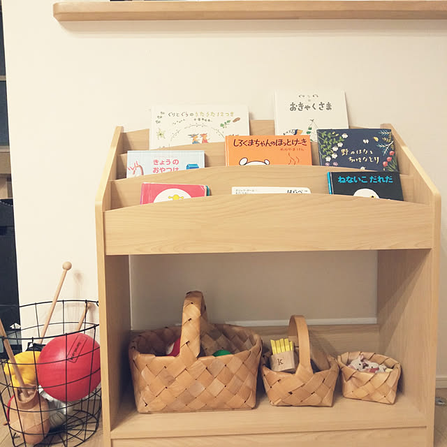 Lounge,おもちゃ収納,本棚,おもちゃ棚,kiko,北欧,白樺,白樺かご,キッズスペース,kiko+,木製おもちゃ,おもちゃラック flower...の部屋