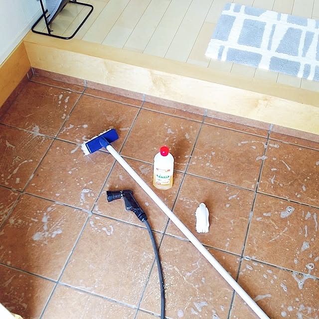 夏,夏の大掃除!,すっきり暮らす,必要最低限の暮らし,玄関のたたきを水洗いしないと(*_*),玄関掃除ブラシ,玄関のたたき掃除,建売住宅だけどお気に入り,建売住宅だけど,花王マイペット,サッパリしました,Overview tomoの部屋
