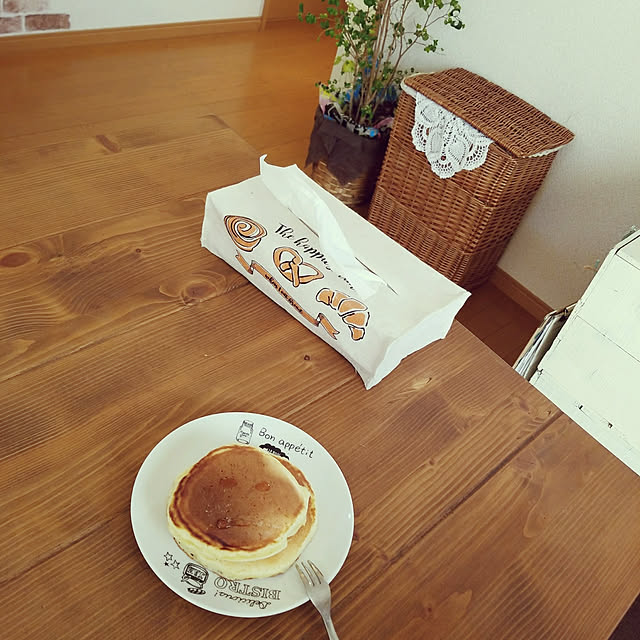My Desk,フォロワーの皆様に感謝!,いいね！押し逃げばかりでごめんなさい。,コメントお気遣いなく(^^),ホットケーキ,スマイル,ティッシュケース,観葉植物,かご収納,セリアのお皿 miiの部屋