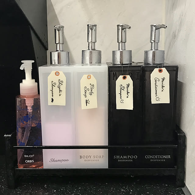 Bathroom,seria,プラ板同好会入部希望です♡,お風呂♡,ディスペンサーラック,ディスペンサーボトル,ディスペンサー,プラ板タグ,プラ板,10分でできる,プラ板同好会,ムーミンボトル,ORBIS,ディスペンサーラックはニトリ momongaの部屋