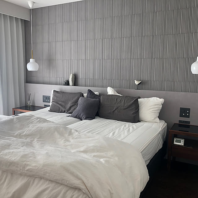 Bedroom,ふかふか,羽毛布団,ベッド,シモンズ,インテリア,小さな幸せ,丁寧な暮らし,フォロー&いいね ありがとうございます♡,読んでくれてありがとうございます♡,夫婦ふたり暮らし,照明,布団 Rororiの部屋