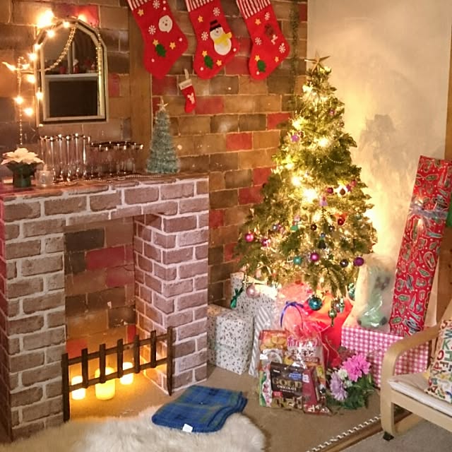 Lounge,暖炉,壁,手作り,百均リメイク,クリスマス,クリスマスツリー,DIY,Daiso,マントルピース,seria,鏡,レンガ壁,IKEA,100均,クリスマスプレゼント konyの部屋