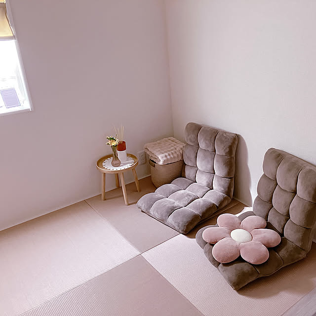 Lounge,座椅子お気に入り♡,お花のある暮らし,午後のひととき,たたみコーナー,日の光,癒しの時間,落ち着く空間作り yuukiの部屋