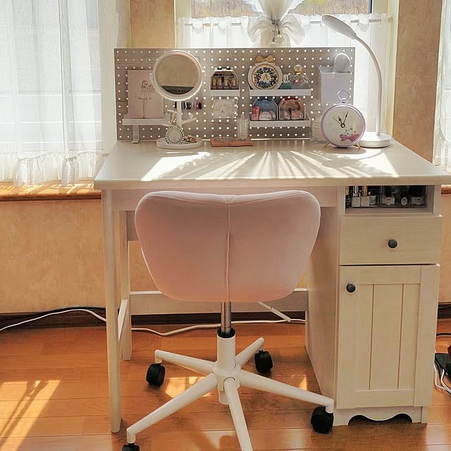 My Desk,デスク周り,ニトリ,有孔ボード,ガチャガチャ,デスクスペース,ネイルデスク,セリア,スリーピー,ダイソー reikaの部屋