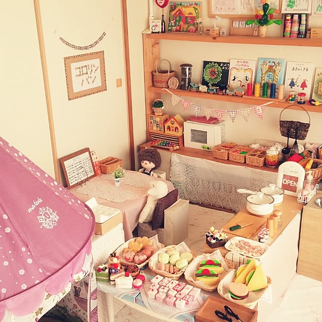 Bedroom,3段BOX,カラーボックス,ままごと,パン屋さん,雑貨,100均,おもちゃ,セリア,ガーランド,フェイクグリーン,フェルト,紙粘土,子供部屋,手作り,おままごと meg.の部屋