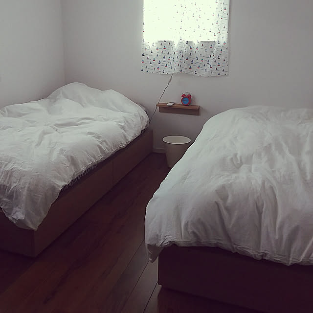 Bedroom,灯台に住みたかったんですよね,布を押しピンでとめただけのカーテン,無印良品,IKEA 37の部屋
