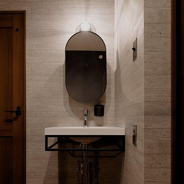 Bathroom,ミラー,IKEAミラー,リンドビーン,インダストリアル,インダストリアルに憧れて,インダストリアル風,インダストリアルインテリア,2階の洗面所,洗面スペース,海外風インテリア,コンクリート壁紙,イベント参加,すっきり暮らす,複数枚投稿 Atelier_tamakiの部屋