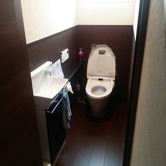 Bathroom,リクシル,リクシルのトイレ,フローリング,手洗い場,トイレ 壁紙,トイレ 棚 shontaの部屋