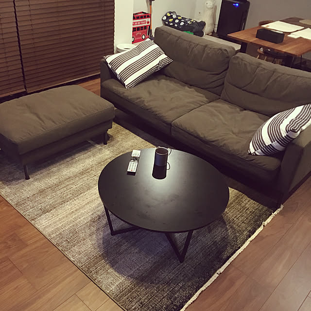 ベリティス床,ウォールナット床,リビングテーブル,Lounge,ソファ,アイアン家具,ヴィンテージ,ラグ,DEE SOFA,SQUARE FURNITURE,スクエアファニチャー,インダストリアル,Lounge macocchanの部屋