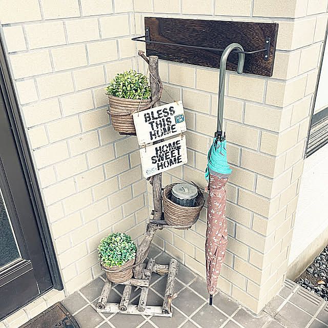 Entrance,強力両面テープ,セリアのアイアンバー,プチプラDIY,DIY,靴箱 DIY,傘の置き場所 izuの部屋