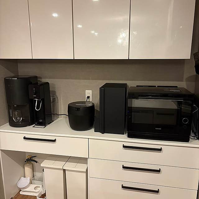 Kitchen,towerブレッドケース,tower製品,tower(タワー),tower,グレー好き,グレーの壁,グレーインテリア,キッチン収納見直し中,キッチン収納見直し,キッチン収納,カップボードの上,カップボード収納,カップボード,ブレッドケース tower,ブレッドケース ikuzakの部屋