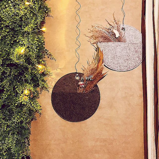 フォロワー様に感謝です !,ライトアップ好き,夜のライトアップ,ドライフラワーの飾り方,見てくれてありがとうございます♡,いいね返しに伺いますm(_ _)m,ディスプレイ,ちょこっと壁をイメチェン,DAISO雑貨,プチプラ雑貨,ドライフラワーのある暮らし,On Walls simayaの部屋