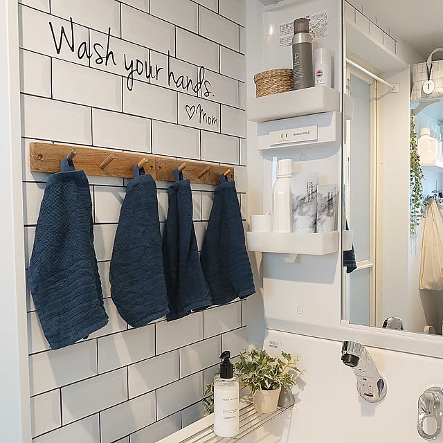 Bathroom,DIY,コメントお気遣いなくです❤︎,いつもいいねやコメありがとうございます♡,洗面所,壁紙屋本舗,壁紙シート,サブウェイタイル柄,フック,H&MHome,IKEA,個別タオル,感染症対策,掃除道具,DCM,DCMブランド,ZARA HOME,ハンド&ボディクリーム mri96の部屋