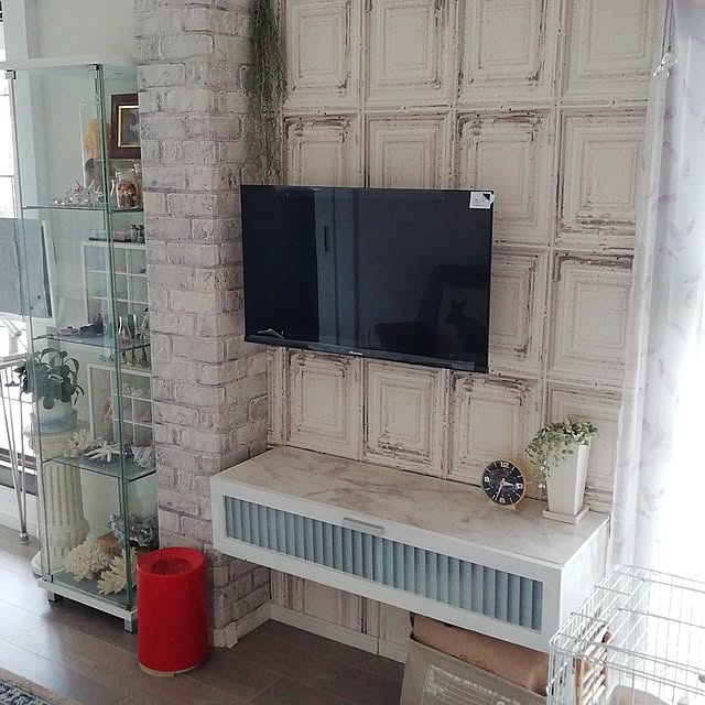 On Walls,テレビ周り,ビフォーアフター,テレビボードDIY,壁を作る,テレビ壁掛け,輸入壁紙,海外インテリアに憧れる,IKEA,イケアのショーケース,スタンドバー,浮かせる収納 usako.usaの部屋